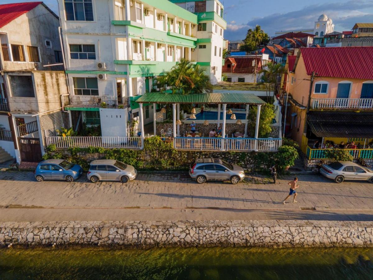 Hotel Sabana Flores Exterior photo